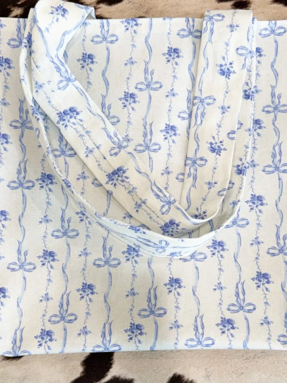 Elegant Blue Ribbon & Bow Tote Bag for Everyday Use